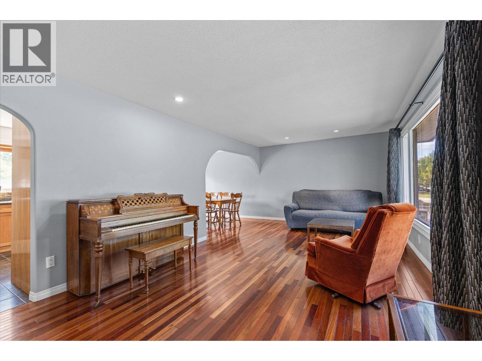 245 Holbrook Road W