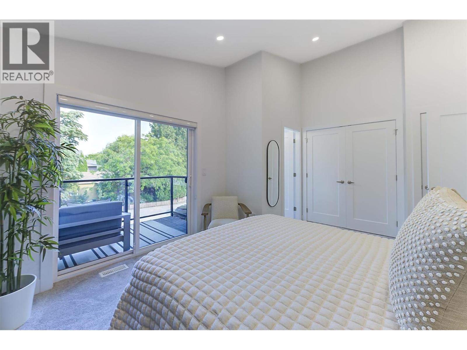 2274 Woodlawn Street Unit# 2