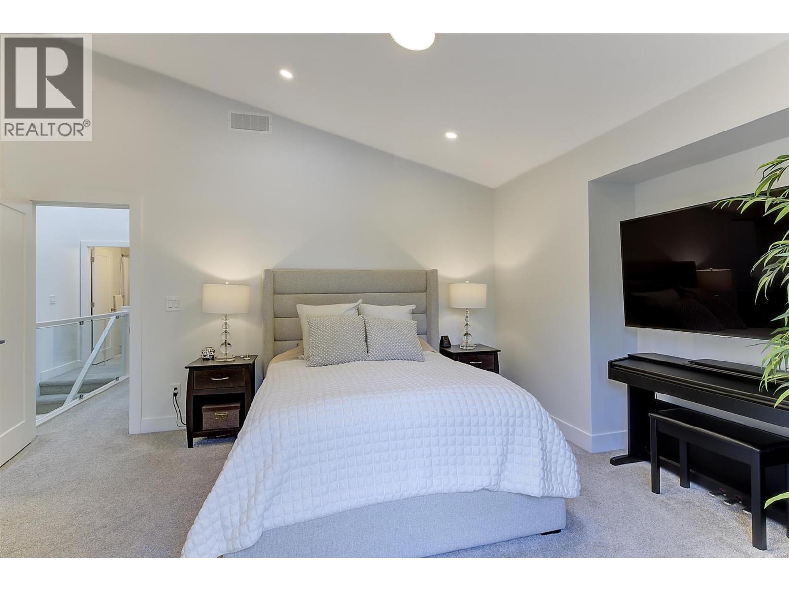 2274 Woodlawn Street Unit# 2