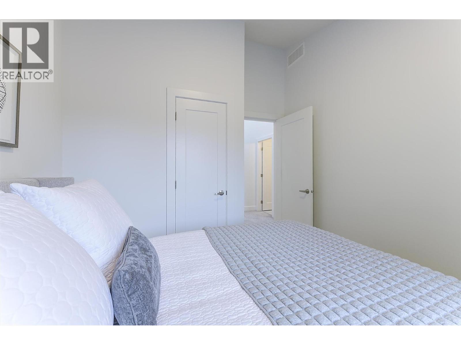 2274 Woodlawn Street Unit# 2