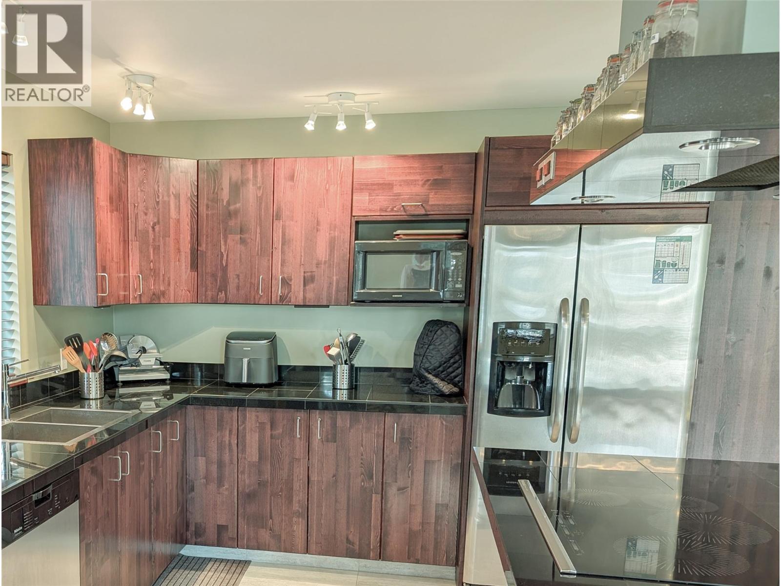 7141 Dunwaters Road