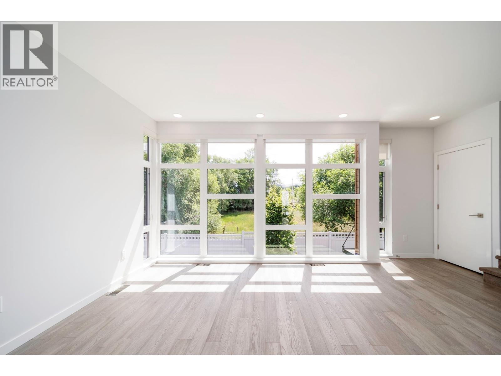 1515 Highland Drive N Unit# 29