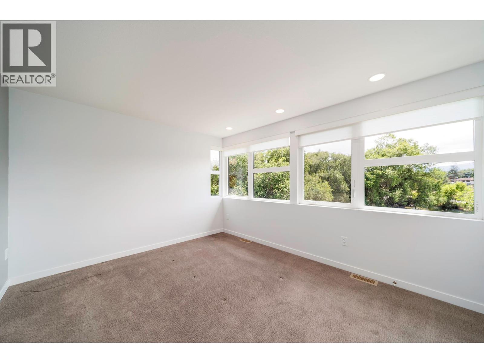 1515 Highland Drive N Unit# 29