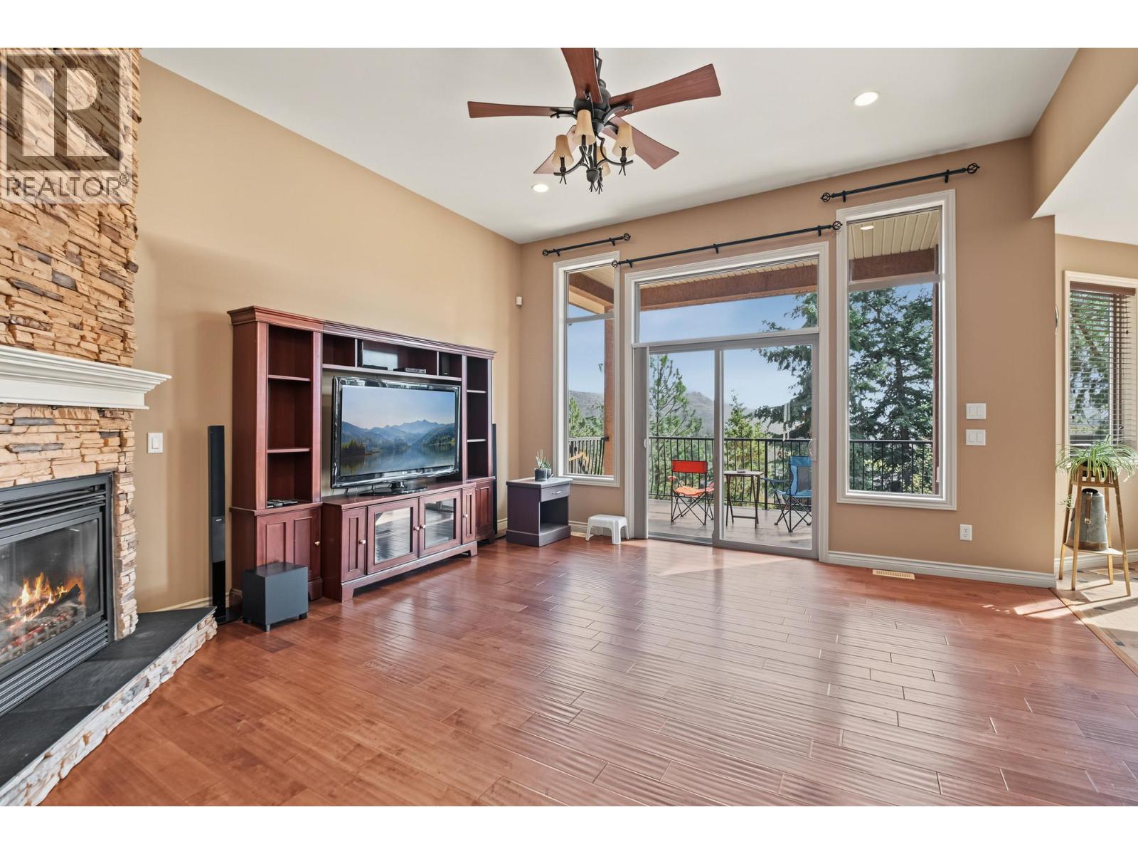 2405 Cobblestone Road