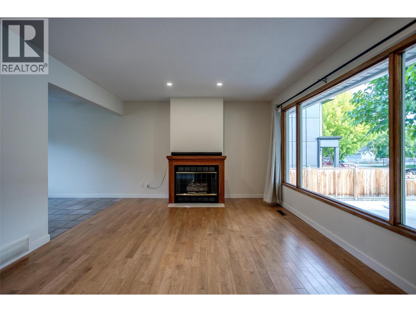 950 & 952 Stockwell Avenue