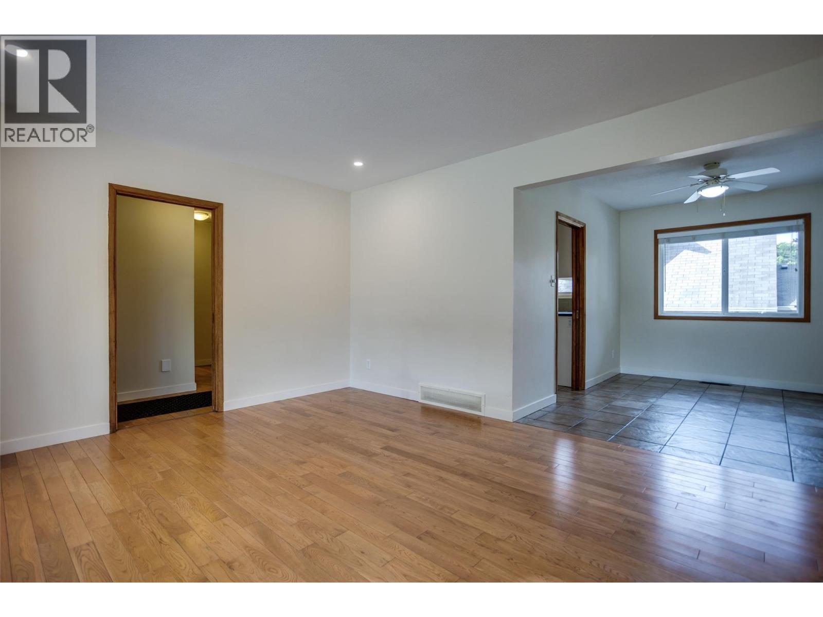 950 & 952 Stockwell Avenue