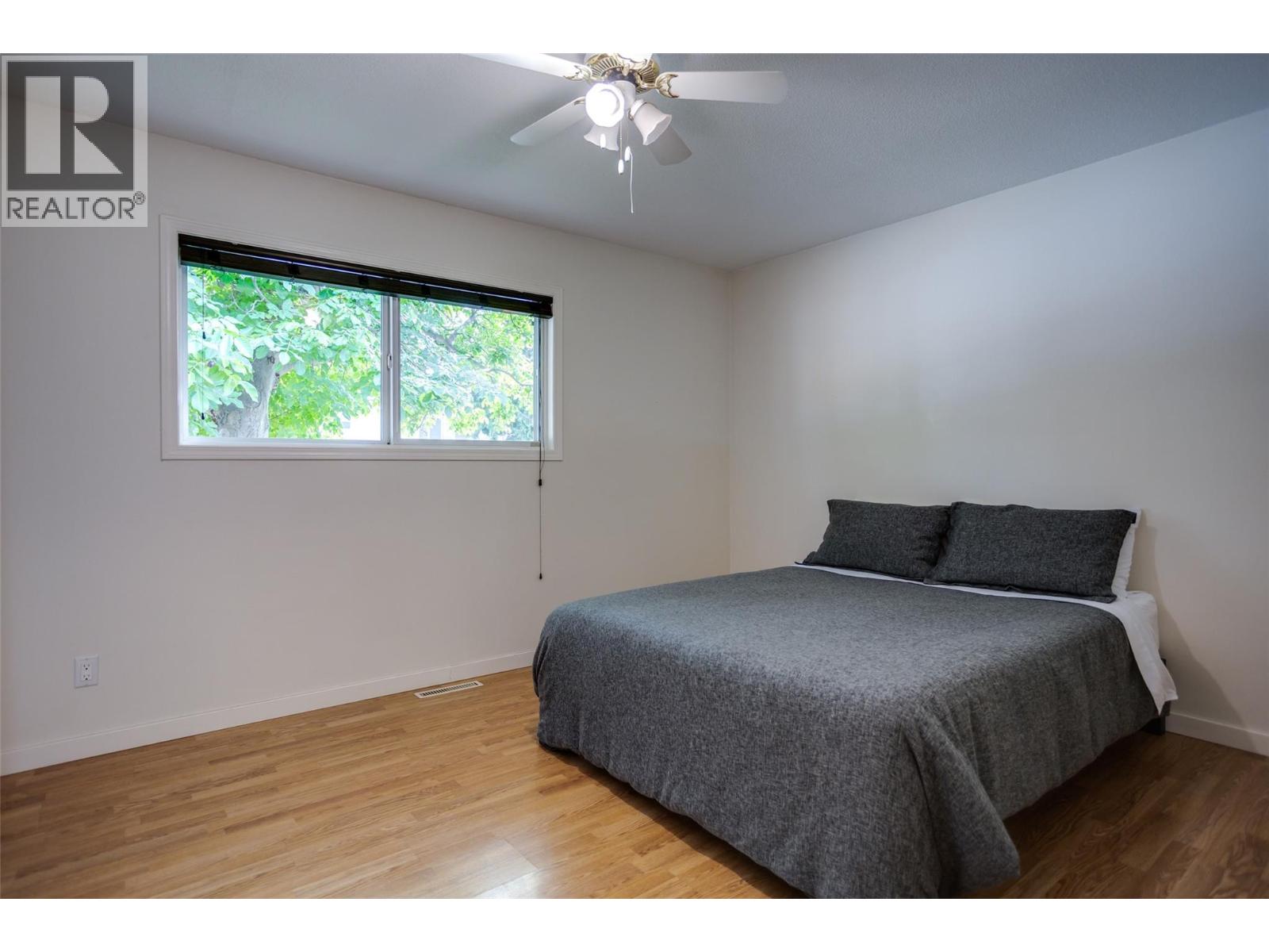 950 & 952 Stockwell Avenue