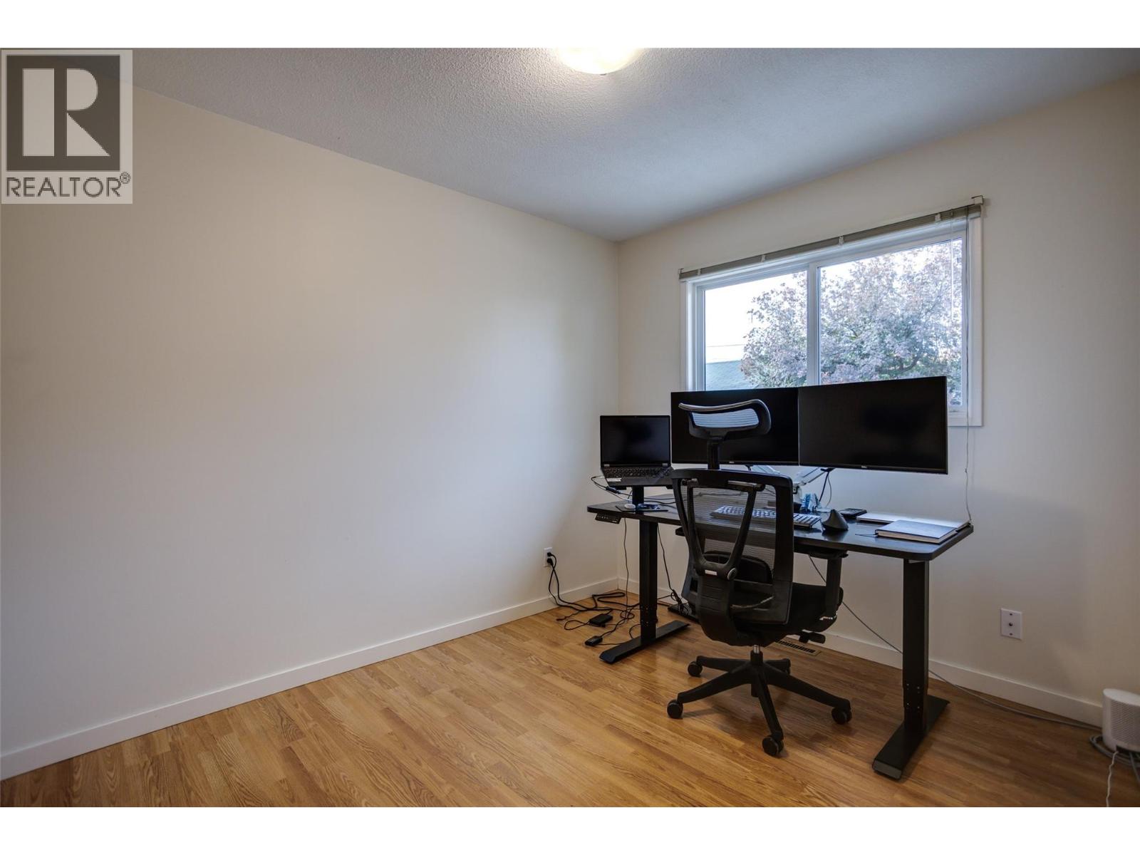950 & 952 Stockwell Avenue