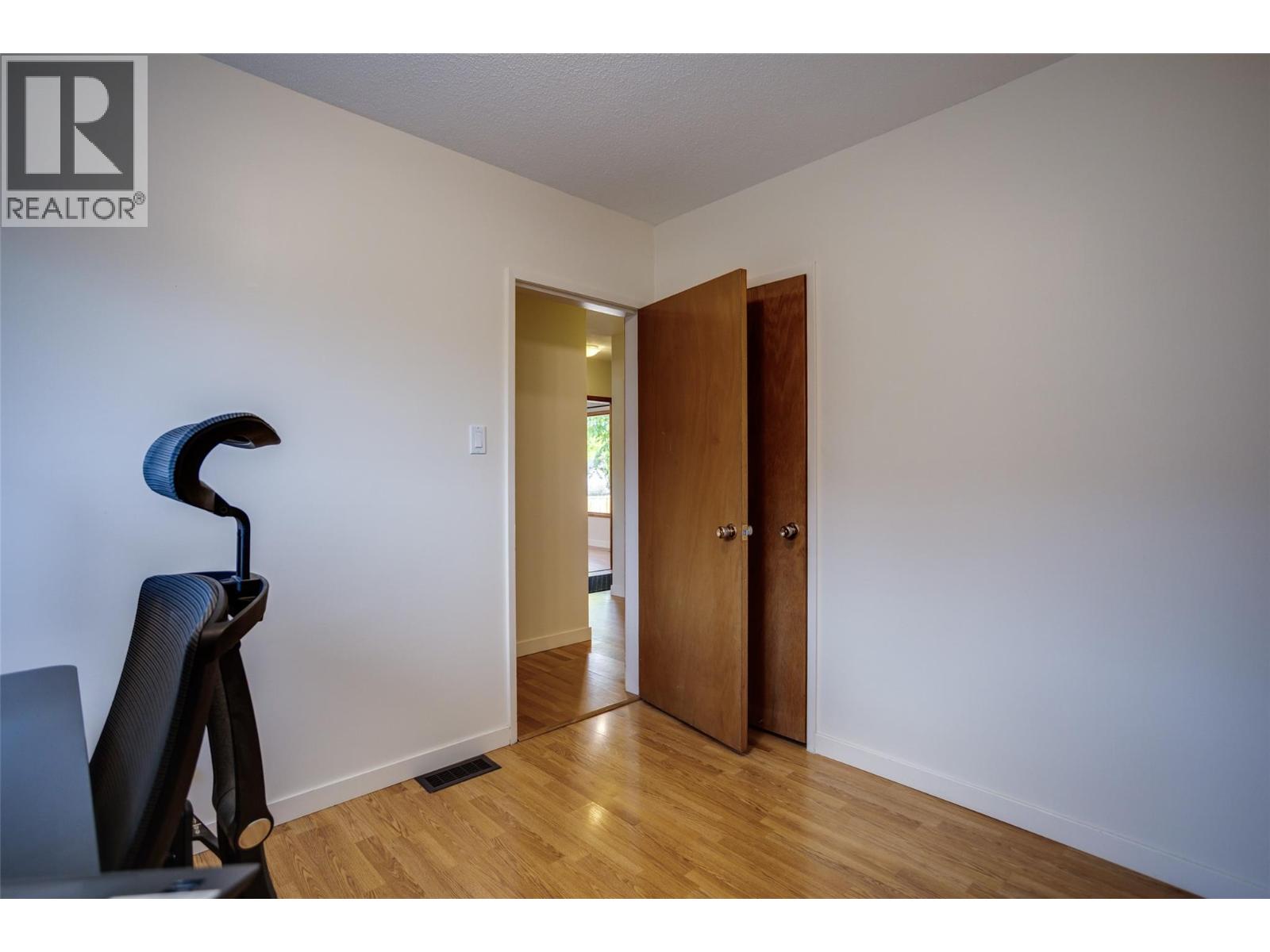 950 & 952 Stockwell Avenue