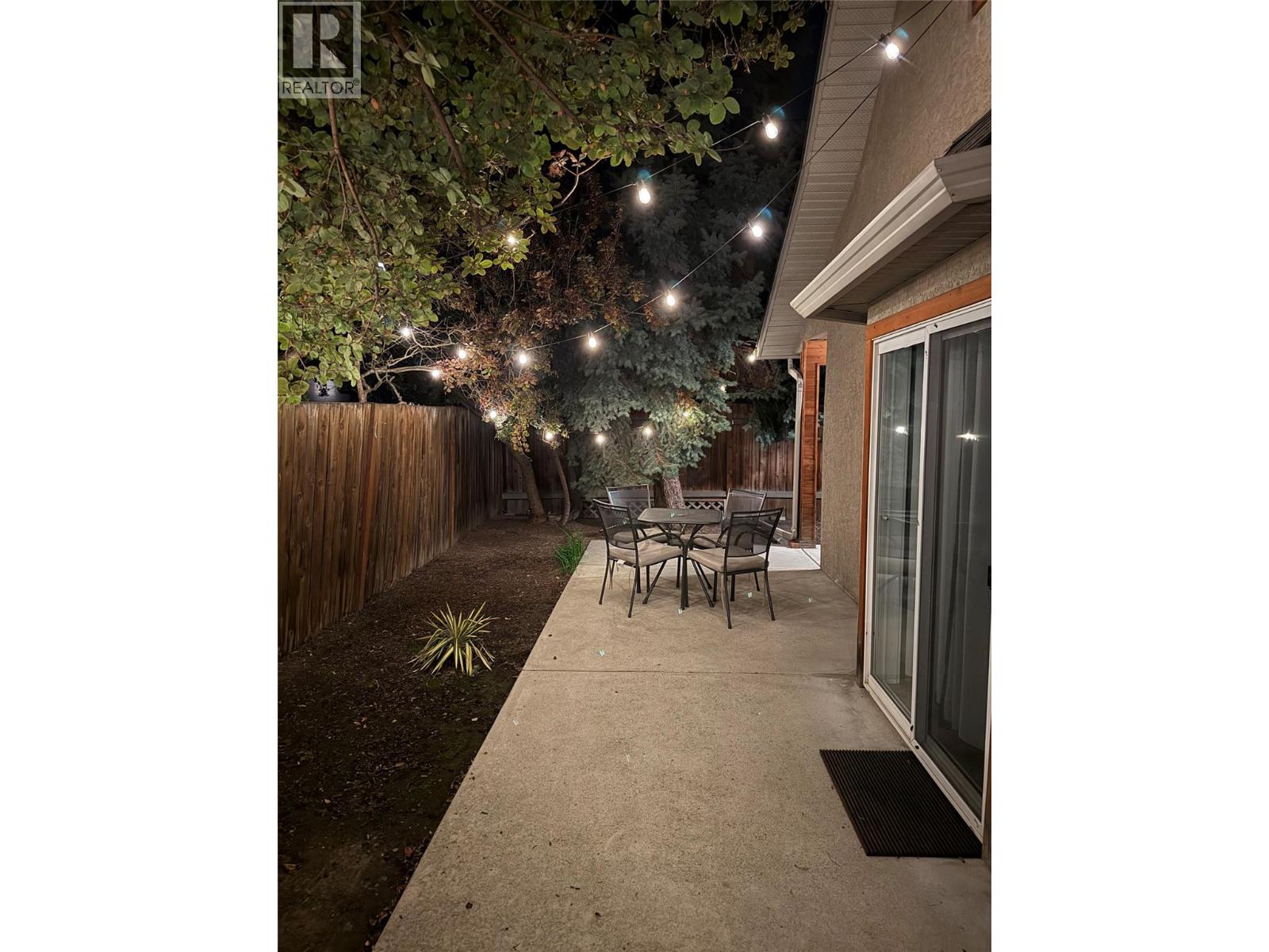 950 & 952 Stockwell Avenue