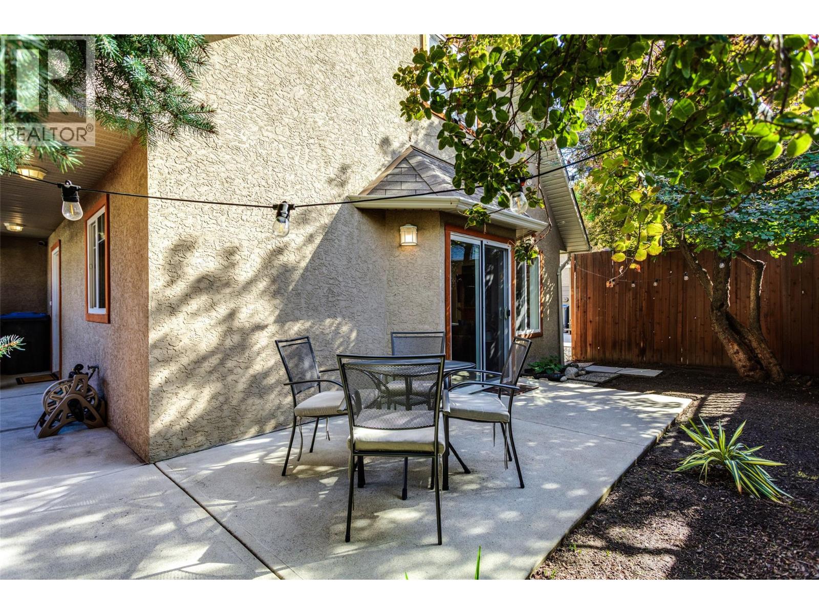950 & 952 Stockwell Avenue