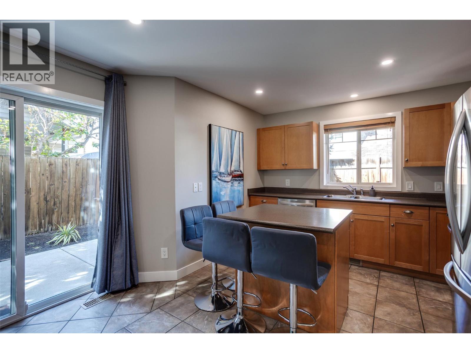 950 & 952 Stockwell Avenue