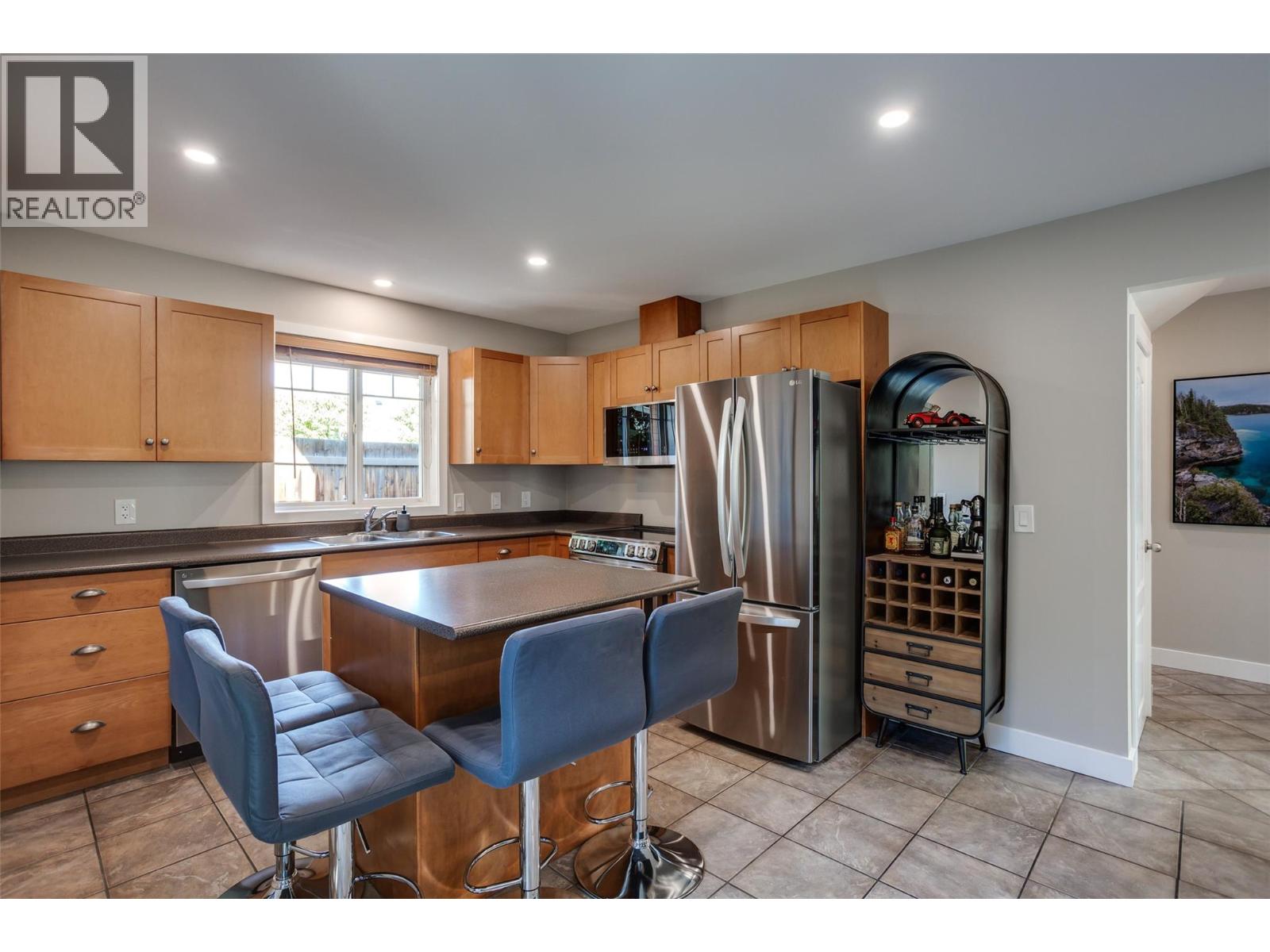 950 & 952 Stockwell Avenue