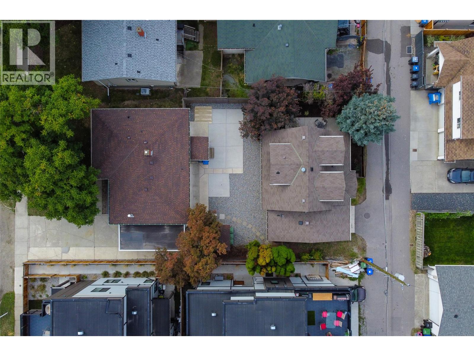 950 & 952 Stockwell Avenue