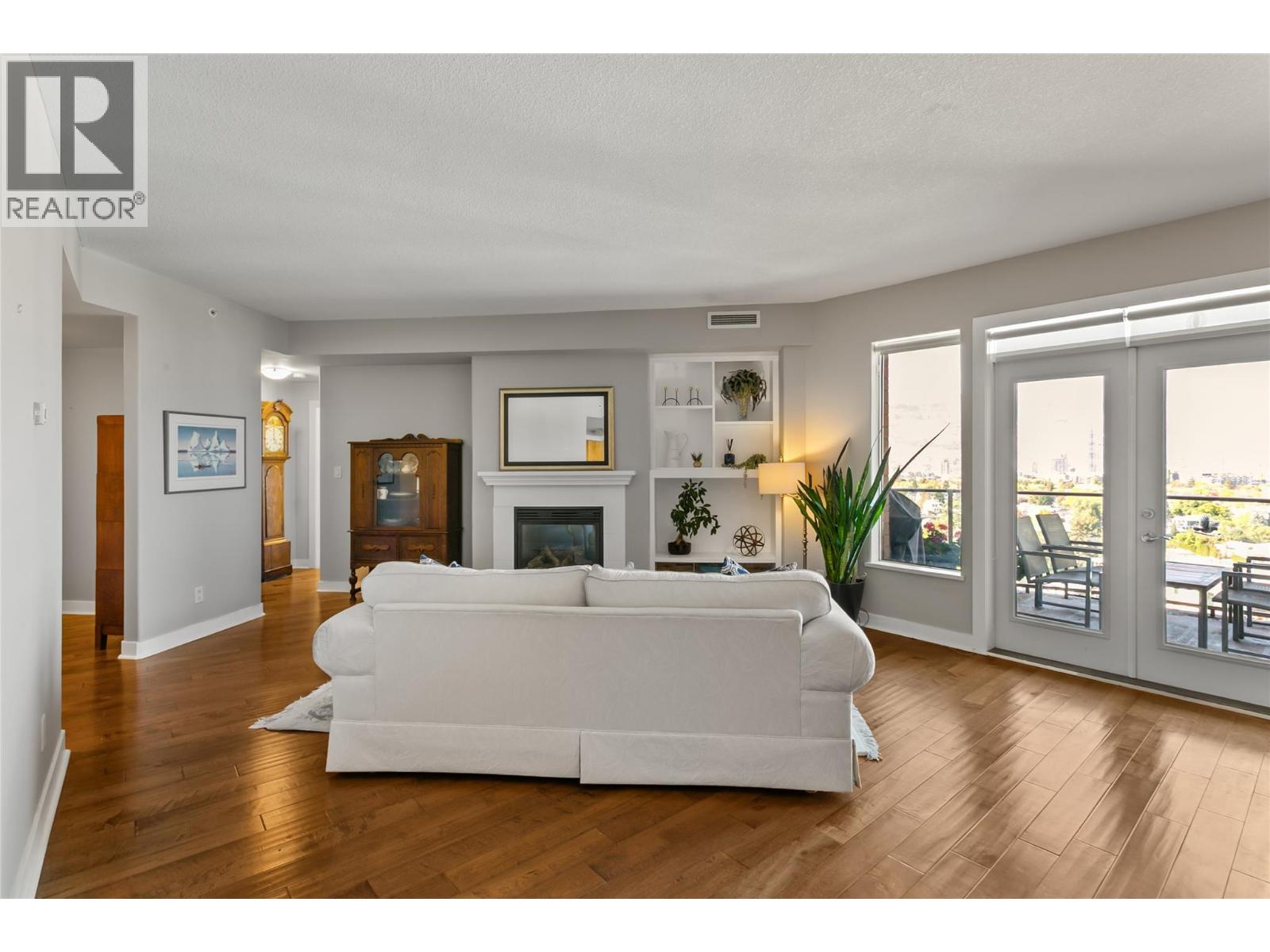 1160 Bernard Avenue Unit# 1205