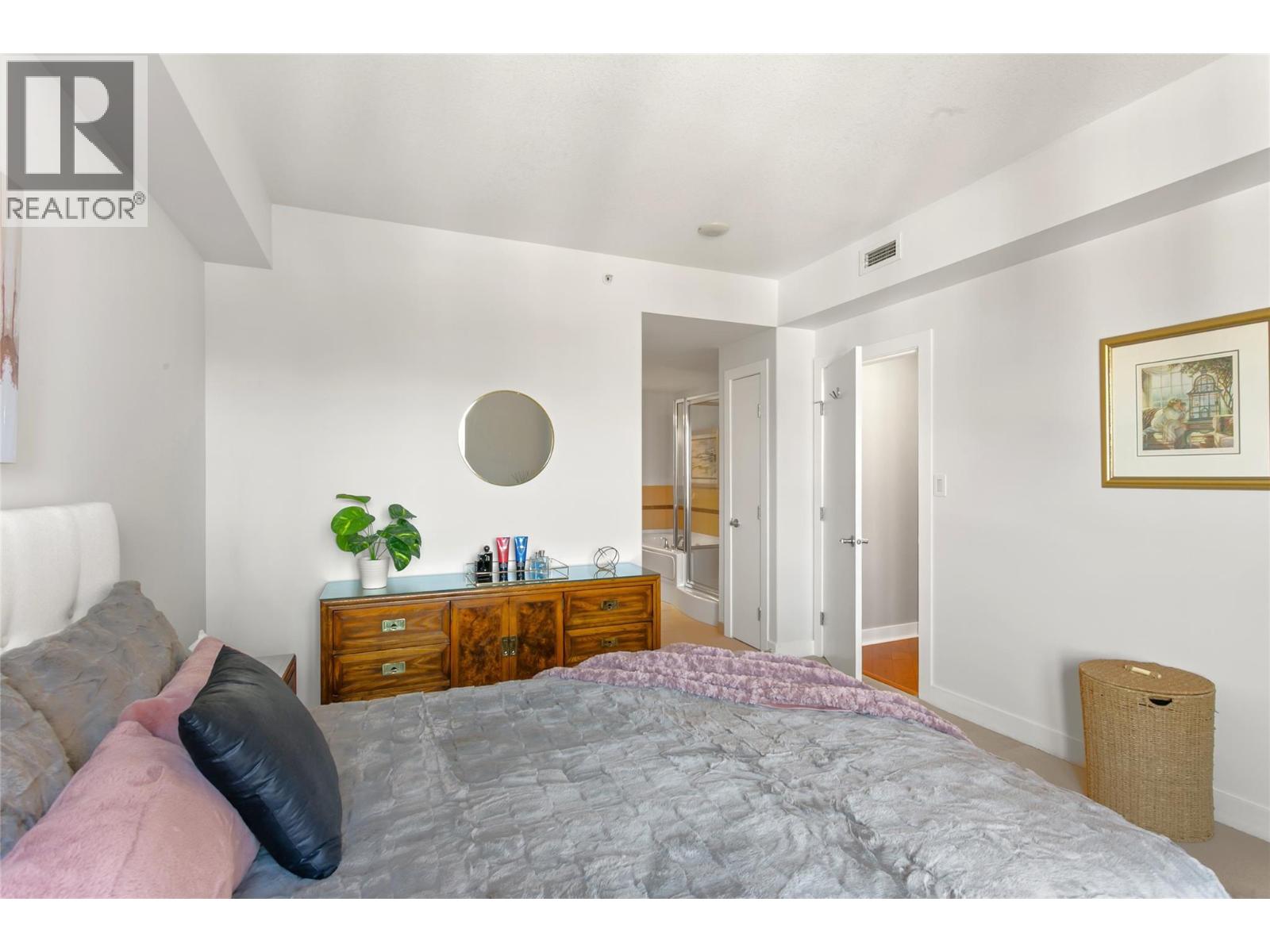 1160 Bernard Avenue Unit# 1205