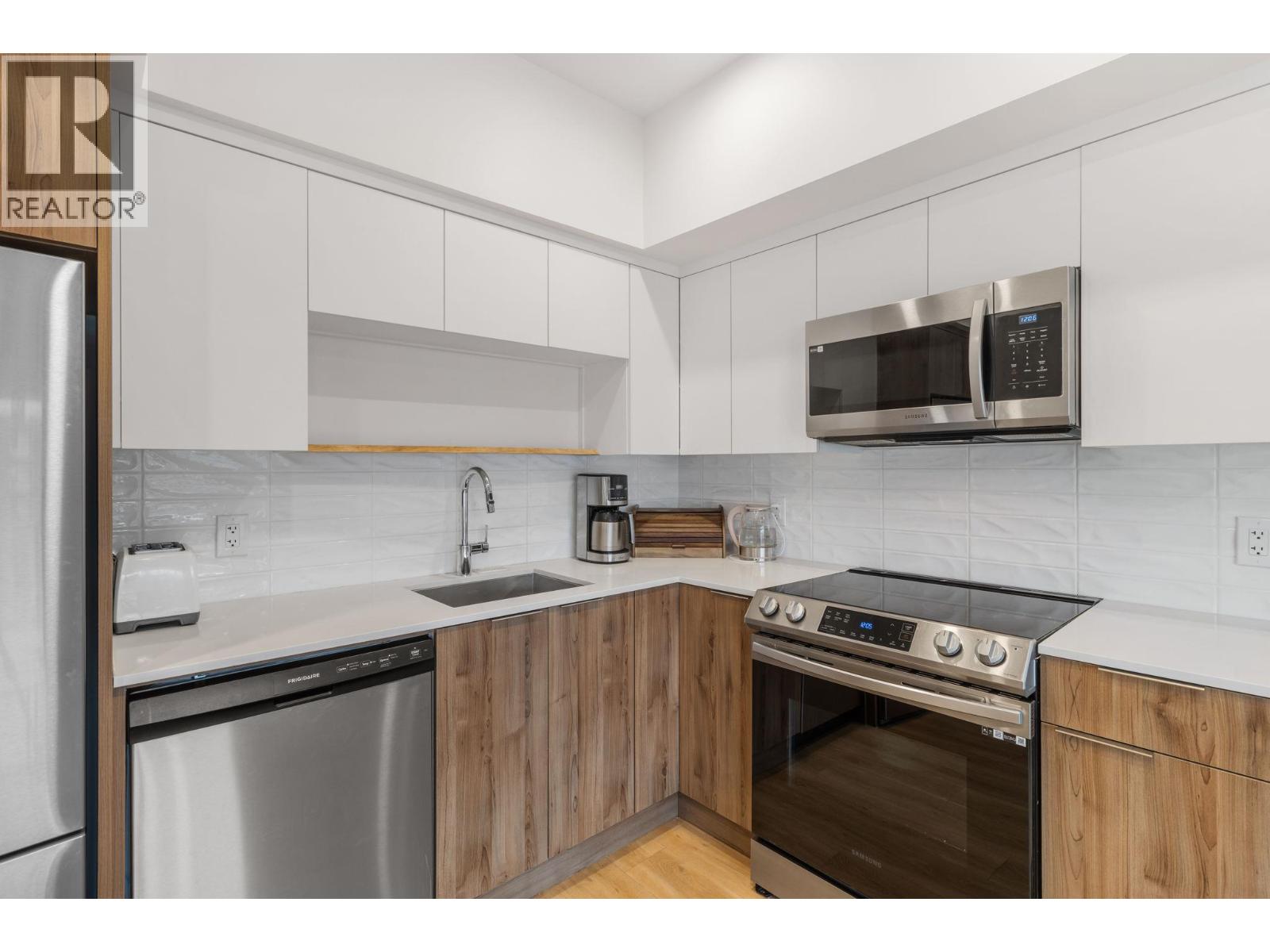604 Cawston Avenue Unit# 404
