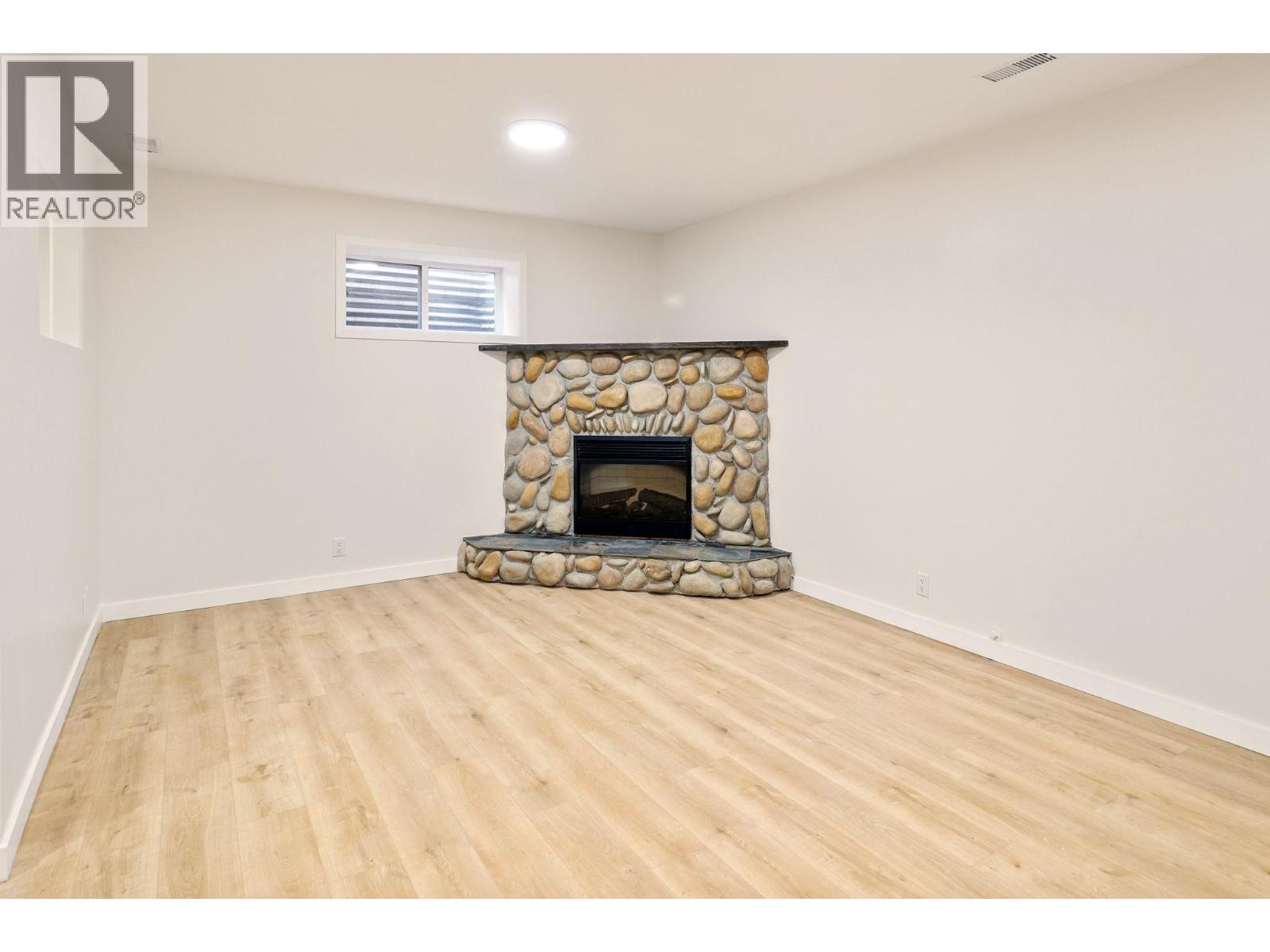 2800 DOUCETTE Drive