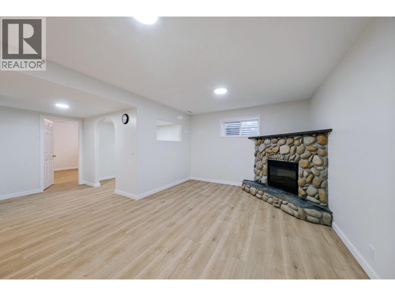 2800 DOUCETTE Drive