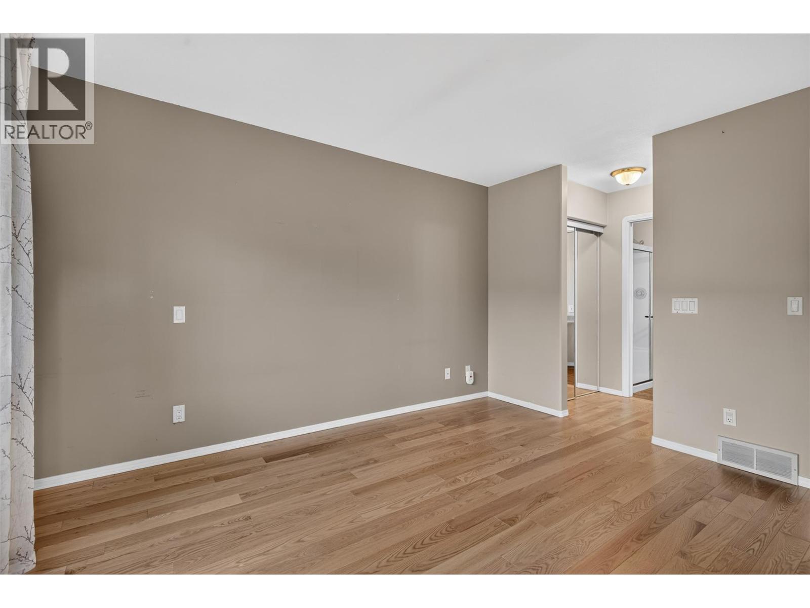 535 Glenmeadows Road Unit# 16