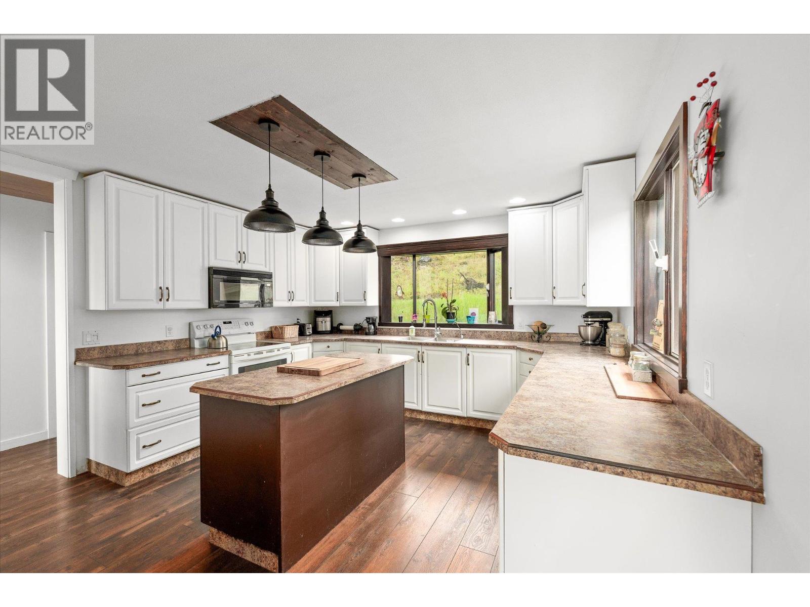 1957 Huckleberry Road