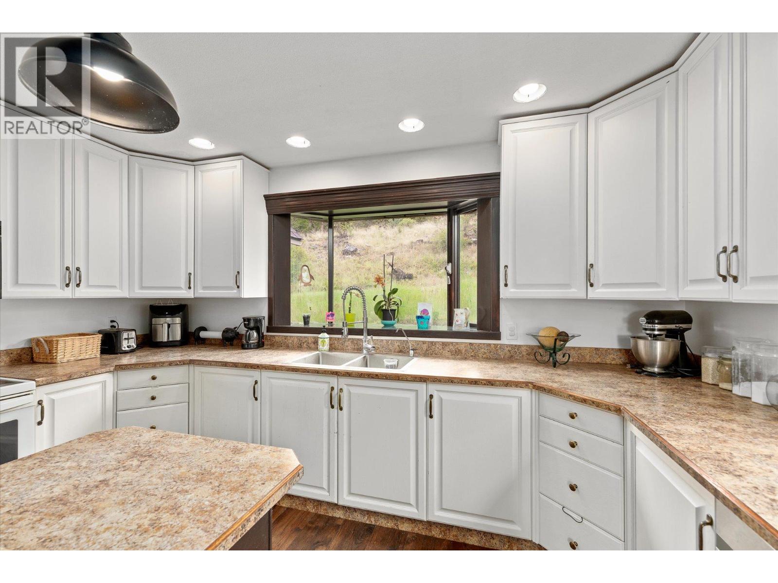 1957 Huckleberry Road