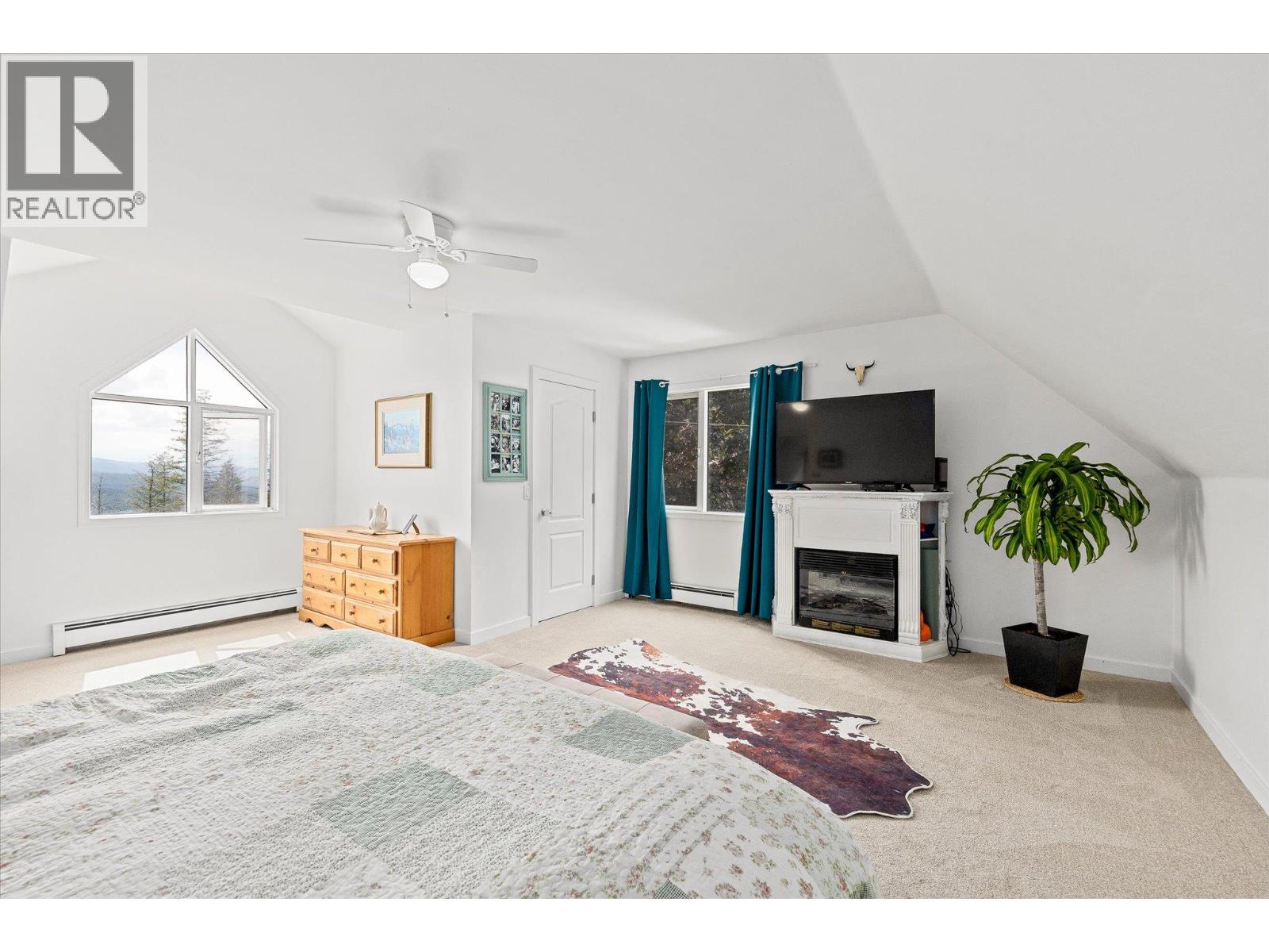 1957 Huckleberry Road
