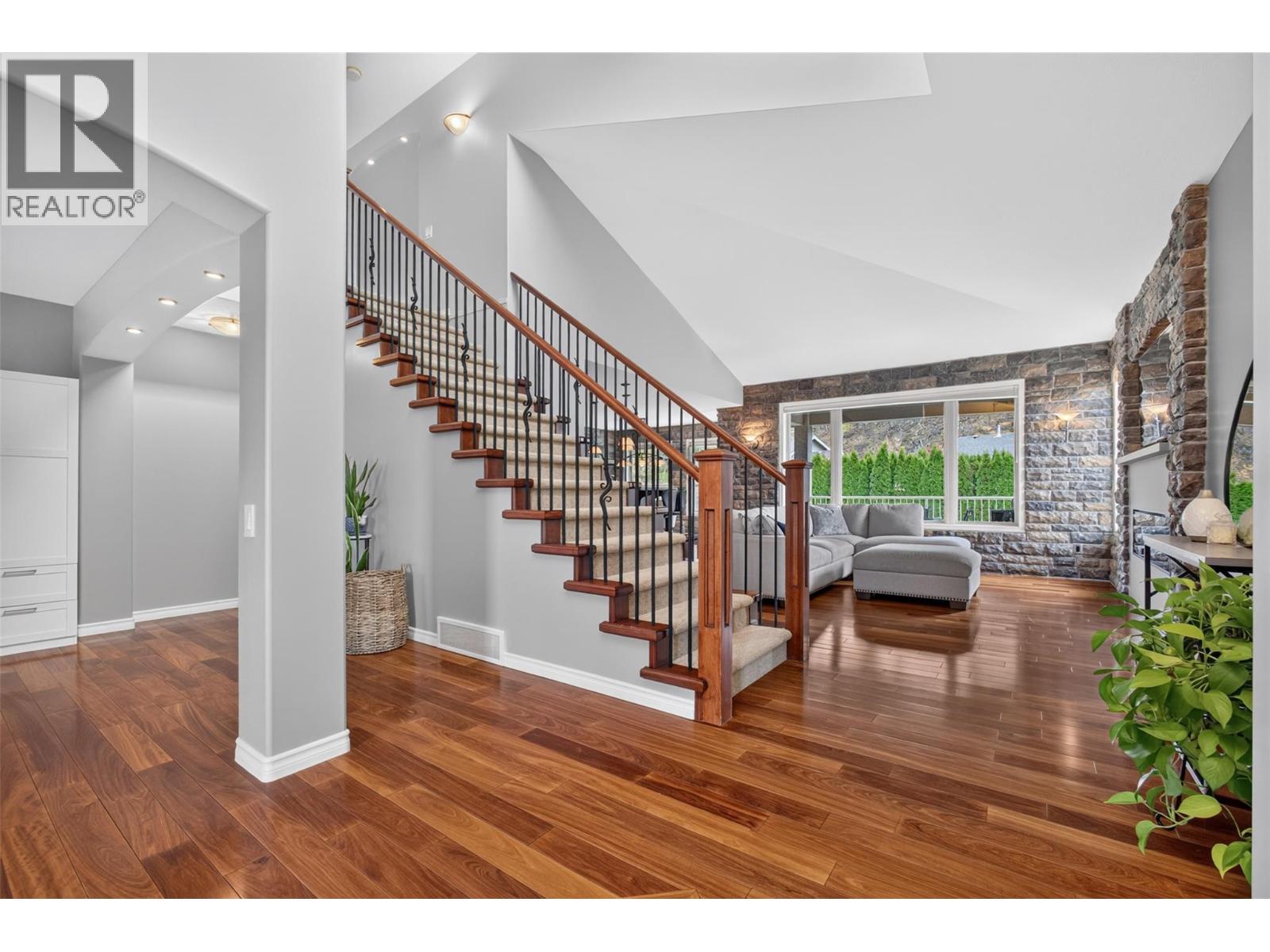 2512 Selkirk Drive