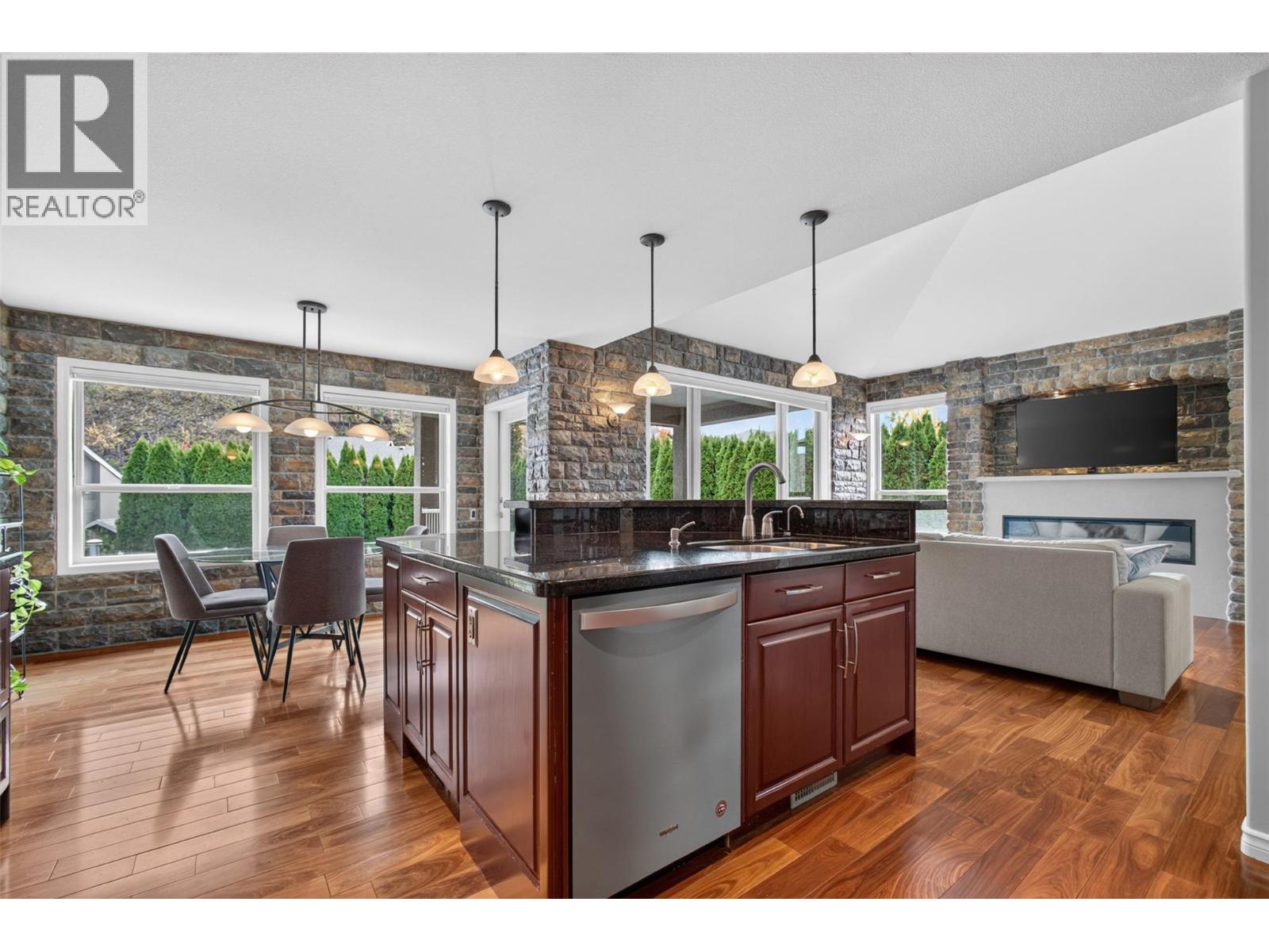 2512 Selkirk Drive