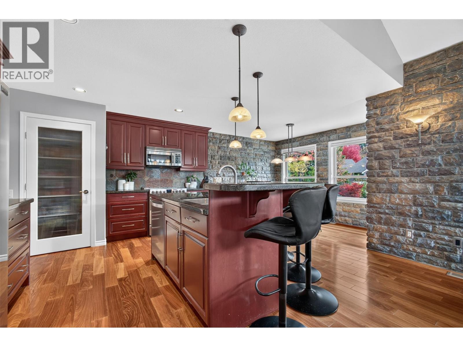 2512 Selkirk Drive