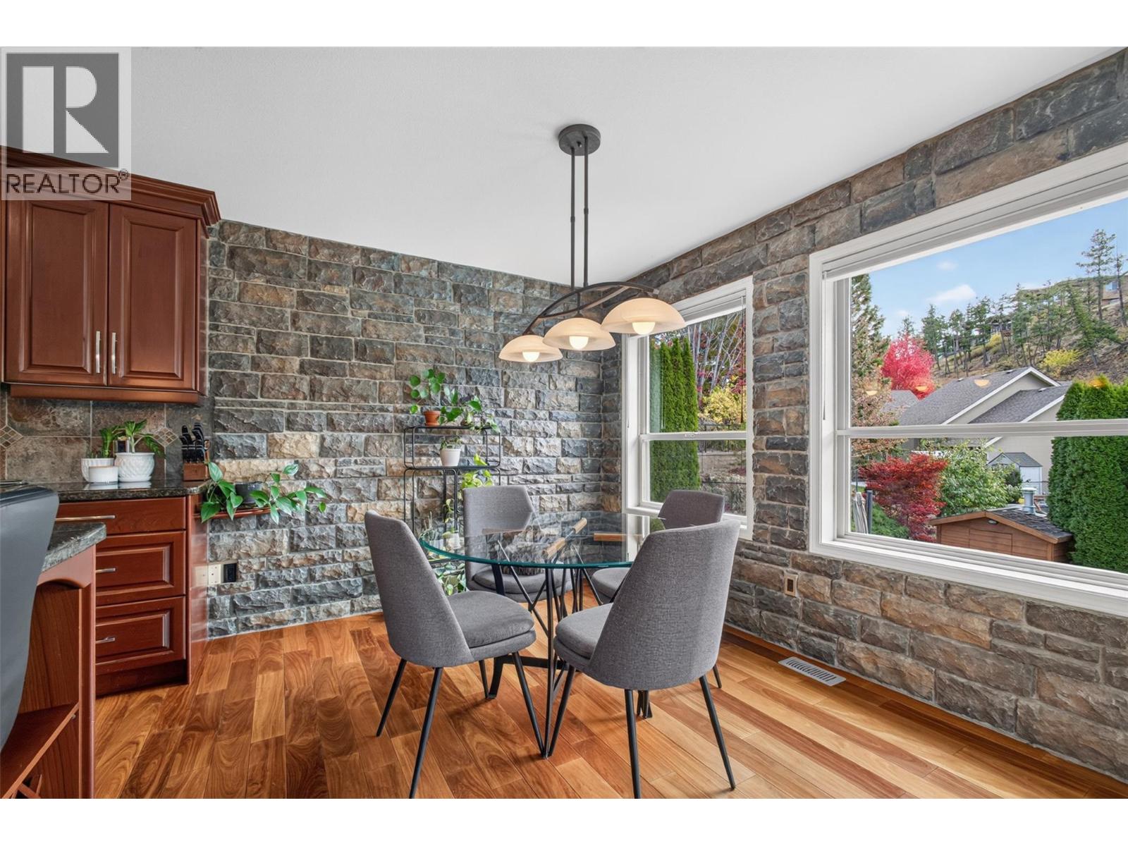 2512 Selkirk Drive