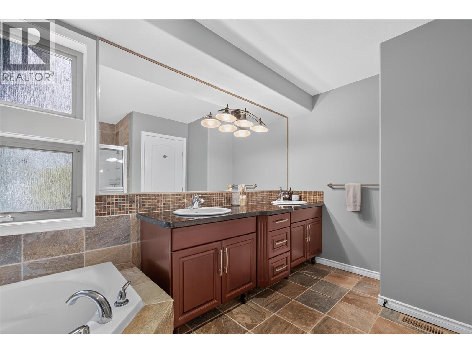 2512 Selkirk Drive