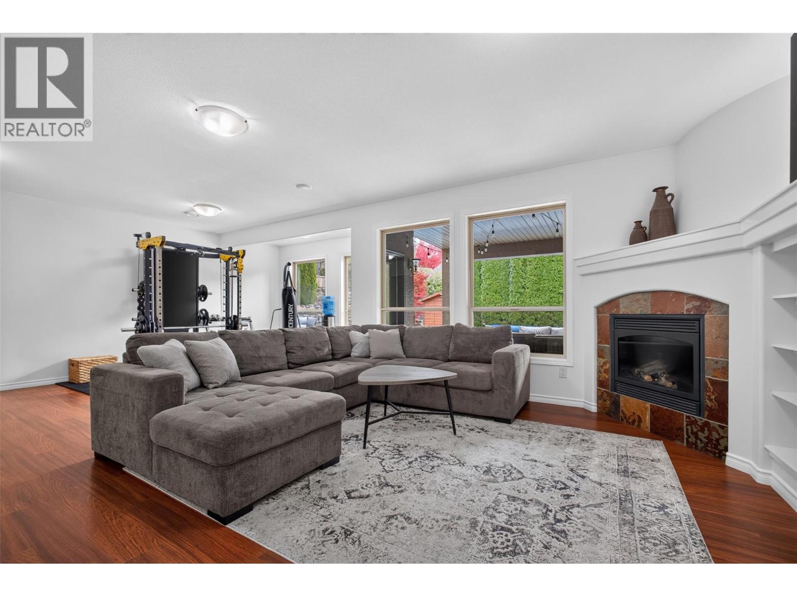 2512 Selkirk Drive