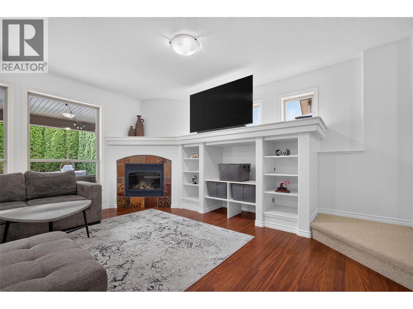 2512 Selkirk Drive