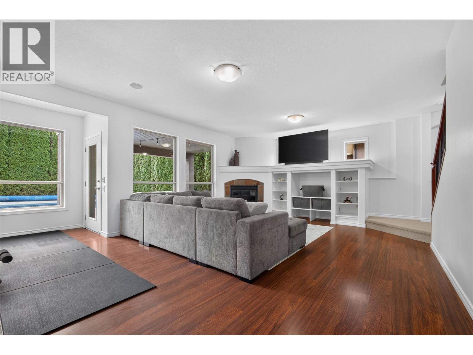 2512 Selkirk Drive