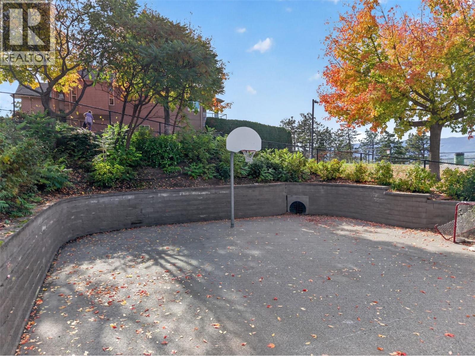 2512 Selkirk Drive