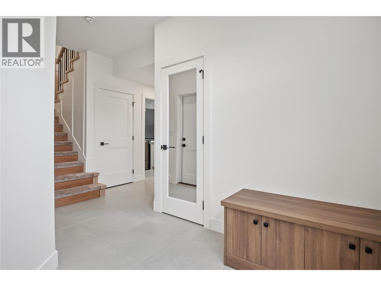 302 Sumac Road W