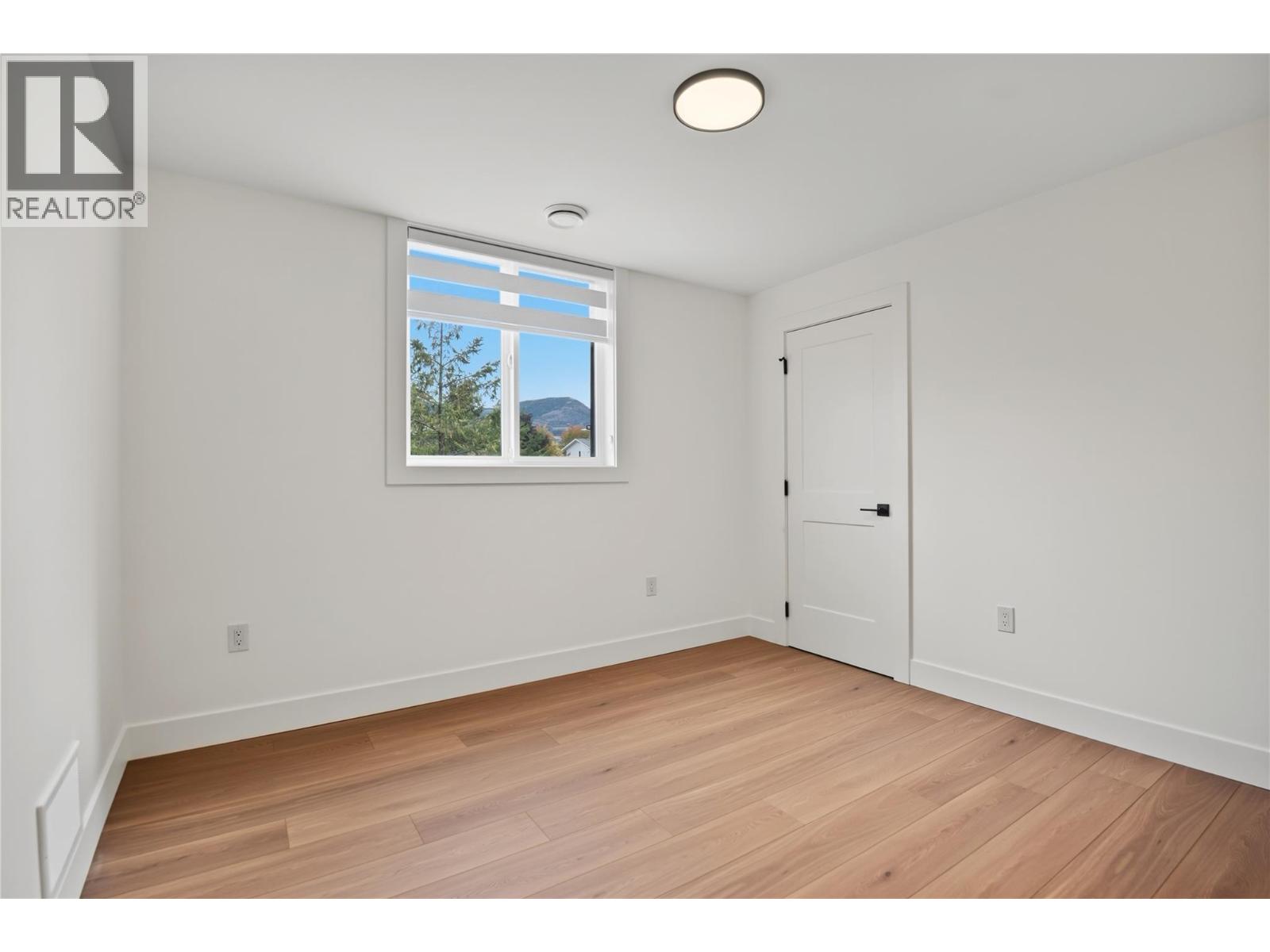 302 Sumac Road W
