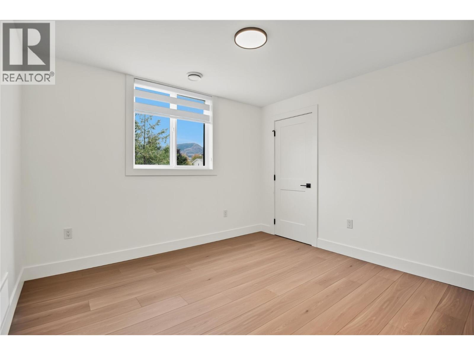 302 Sumac Road W
