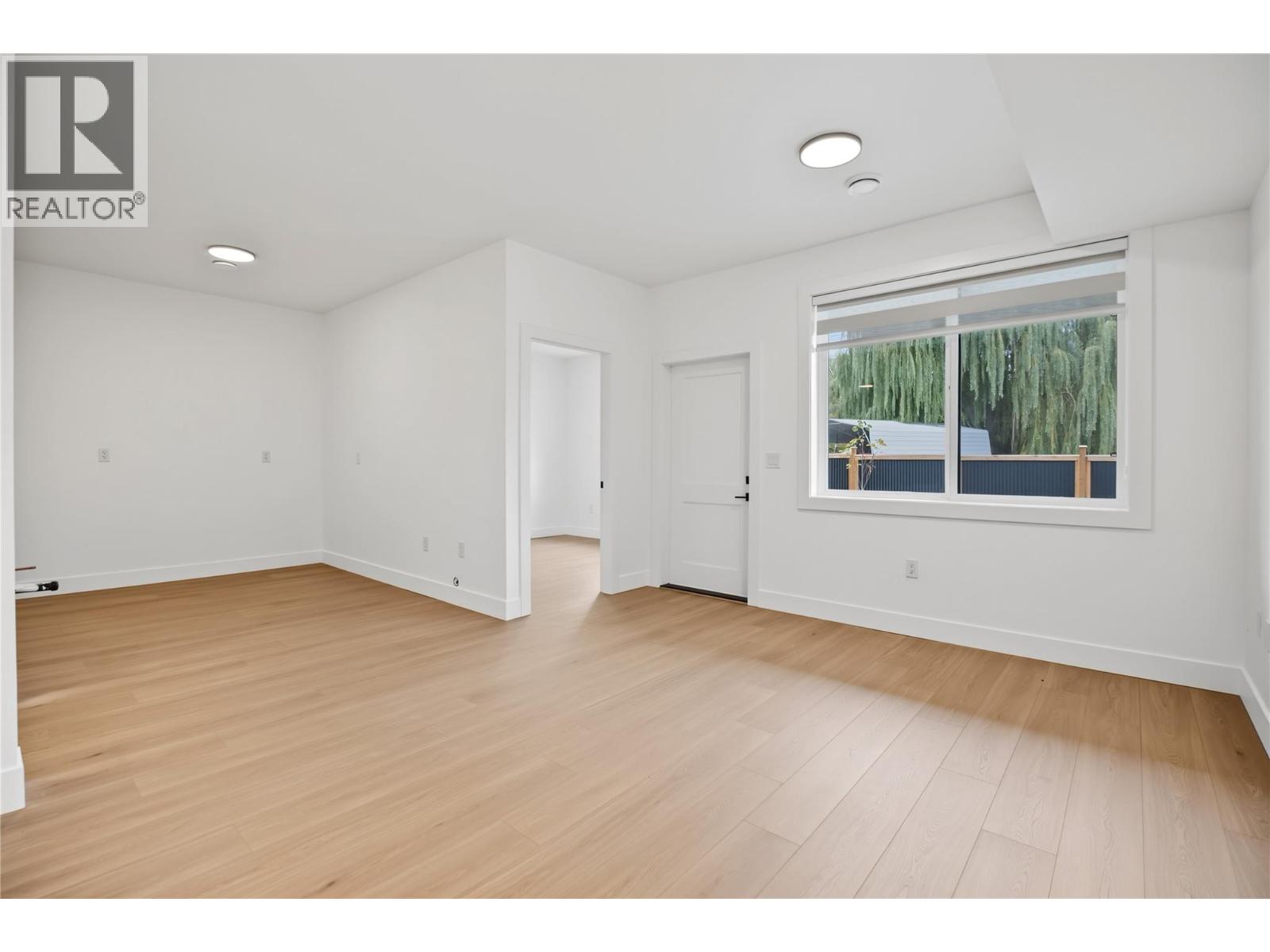 302 Sumac Road W