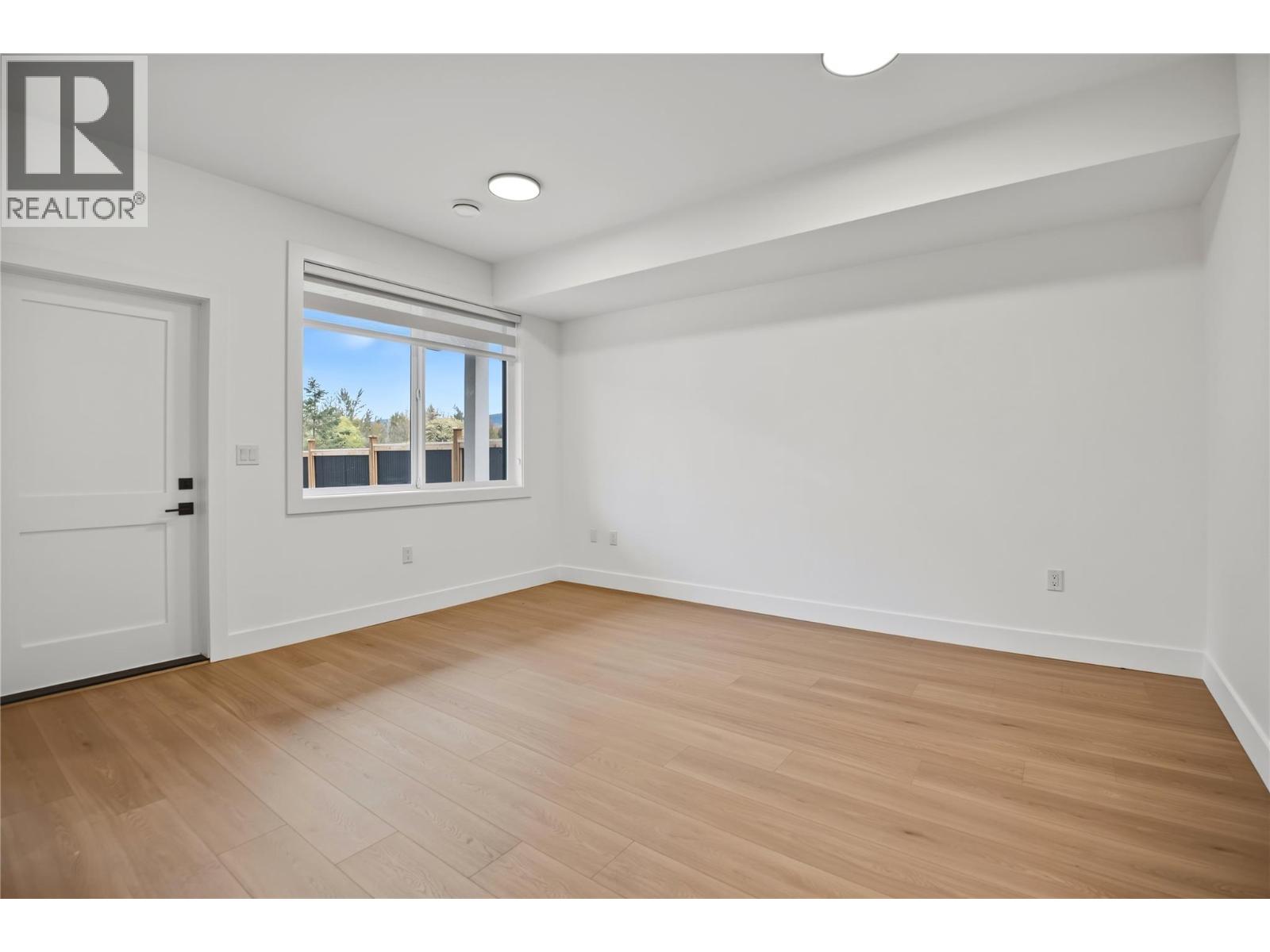 302 Sumac Road W