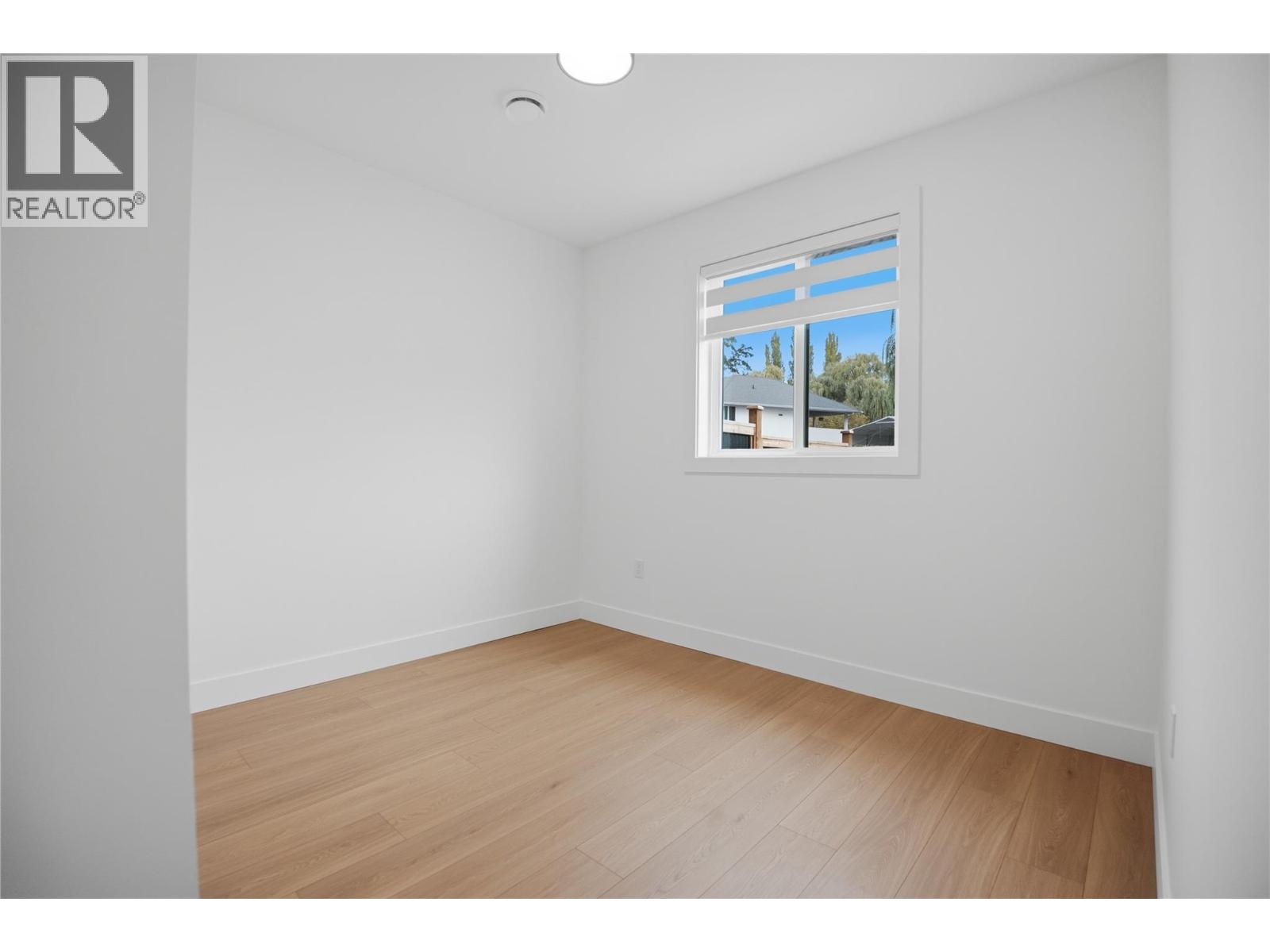 302 Sumac Road W