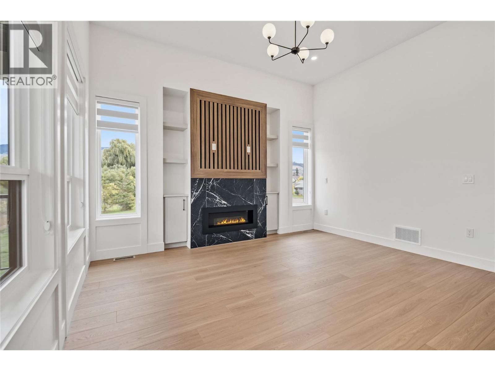 302 Sumac Road W
