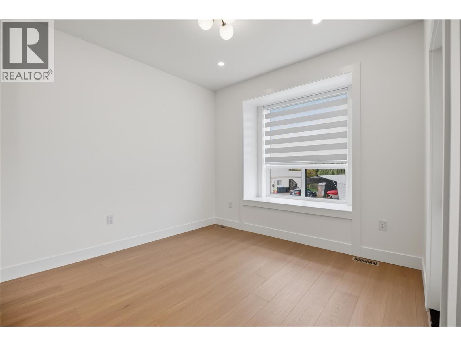302 Sumac Road W