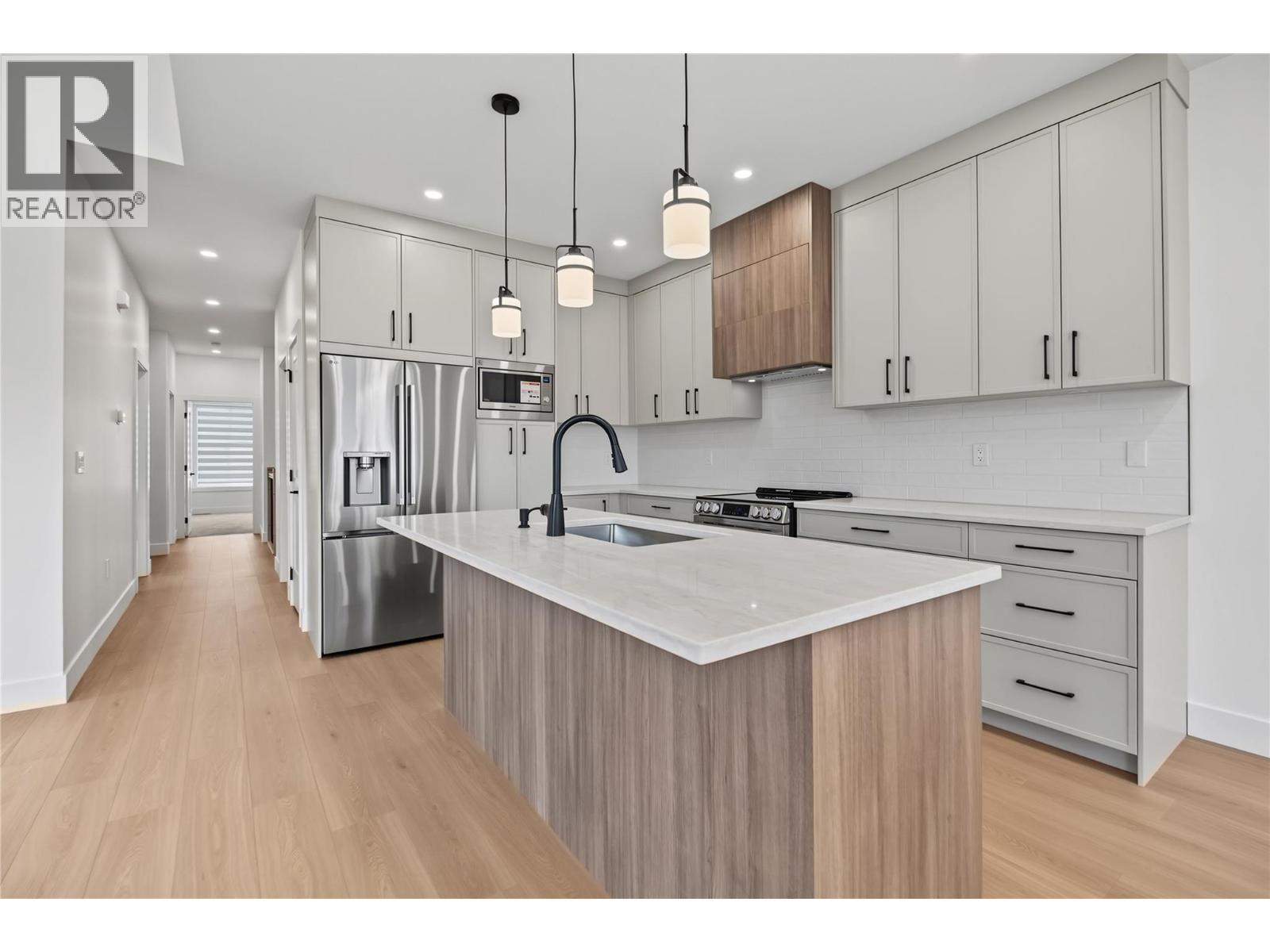 302 Sumac Road W
