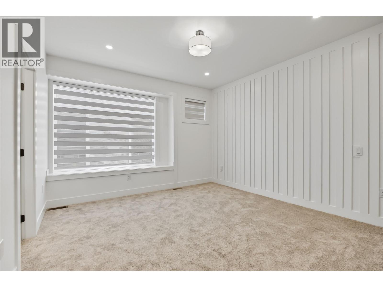 302 Sumac Road W