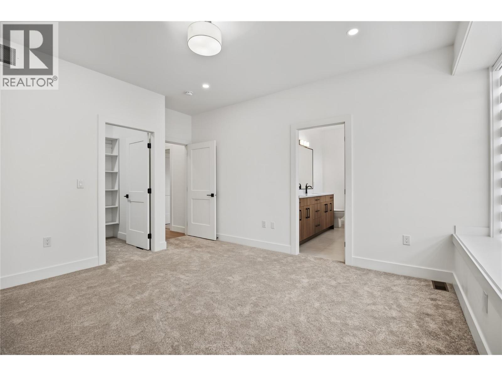 302 Sumac Road W