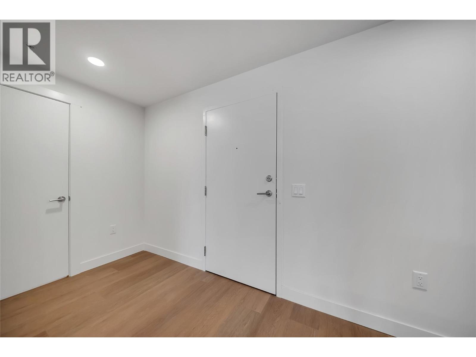 647 Clement Avenue Unit# 512