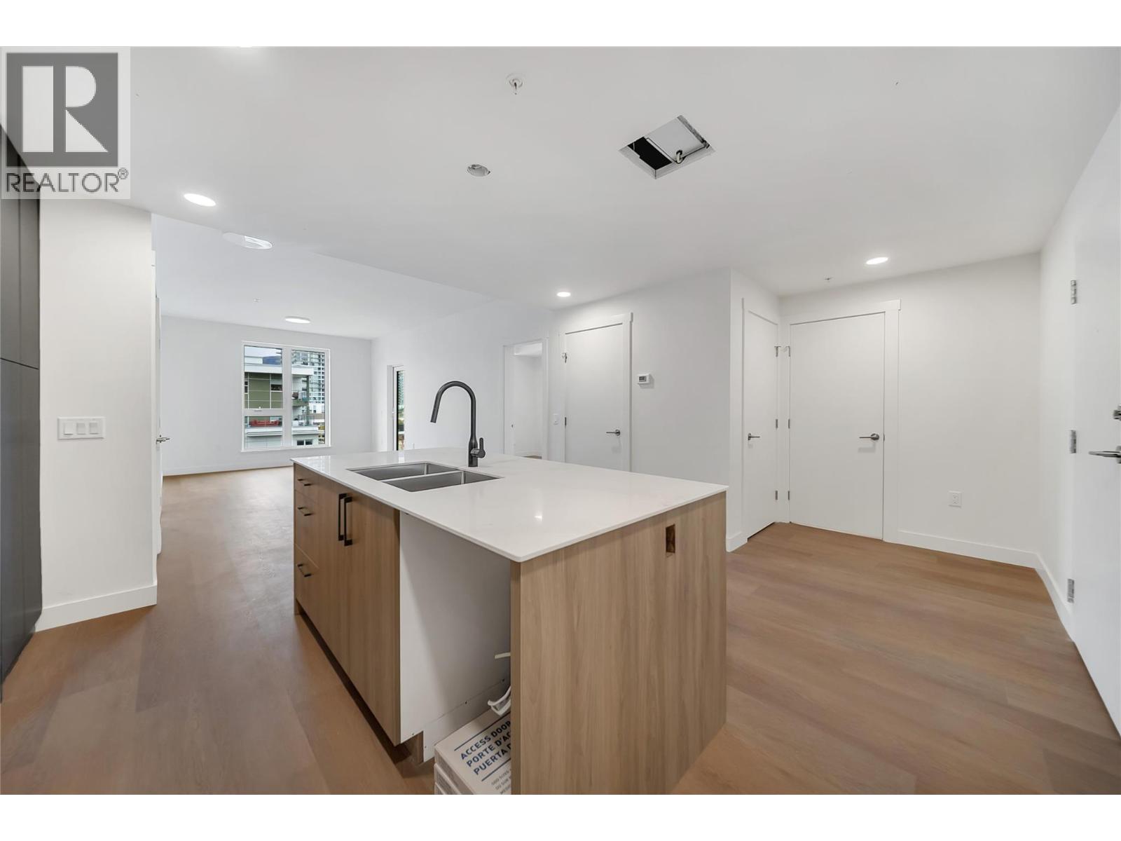 647 Clement Avenue Unit# 512