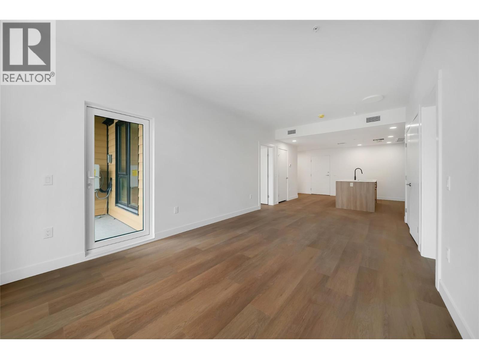 647 Clement Avenue Unit# 512
